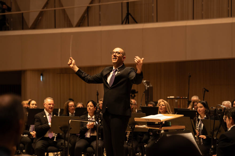 מנצח: מיכה דוד